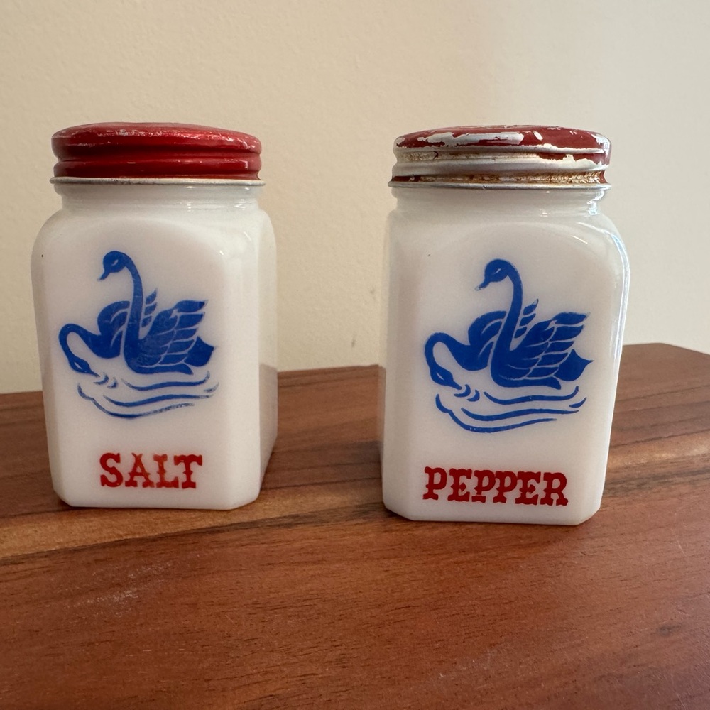 Vintage Swan Salt and Pepper Shakers Atlas Hazel